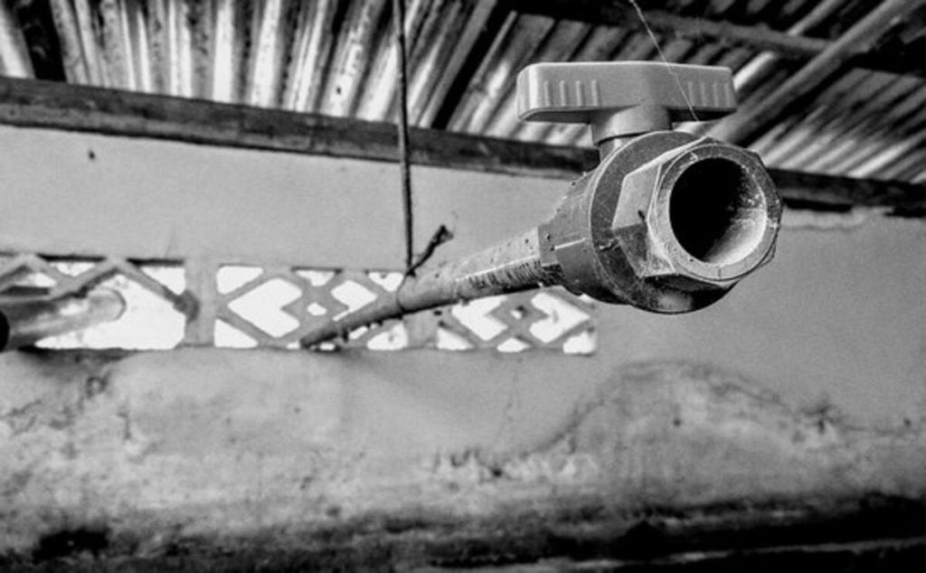 Deplete Cleaning: Do-It-Yourself or Work with a Professional Plumber? 1 Water heater replacement